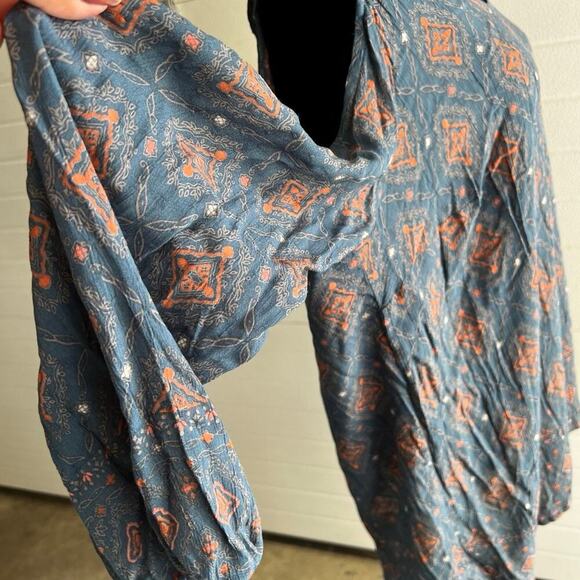 TORRID 0 (size 12) open shoulder long sleeve blouse - Picture 7 of 10